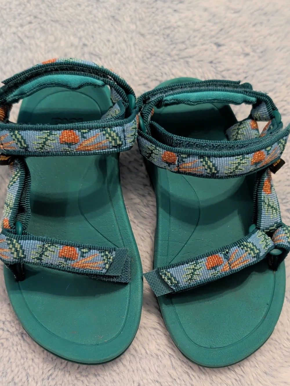 EUC Sz 9 Teva Hurricane XLT 2 Sandals Green Vegetable Veggies Fruit Garden